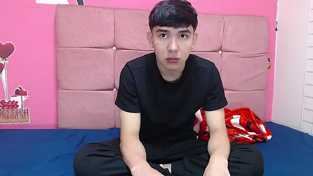 Snapshot of massimoferrera303av chatting on 02-16-26, 06:28 massimoferrera303av online show from 02-16-26, 06:28