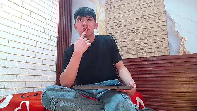 Snapshot of massimoferrera303av chatting on 02-02-26, 09:25 massimoferrera303av online show from 02-02-26, 09:25