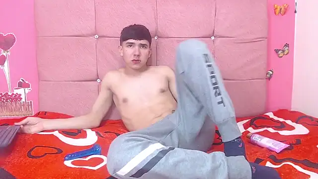 Snapshot of massimoferrera303av chatting on 02-12-26, 06:29 massimoferrera303av online show from 02-12-26, 06:29