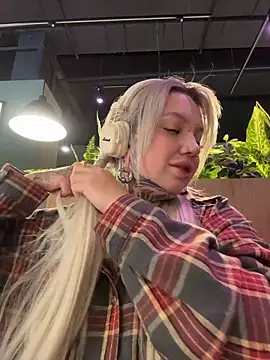 Chiibi online show from 02-12-26, 09:09