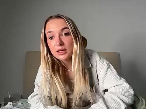 Snapshot of kelseyblu chatting on 02-25-26, 12:33 kelseyblu online show from 02-25-26, 12:33