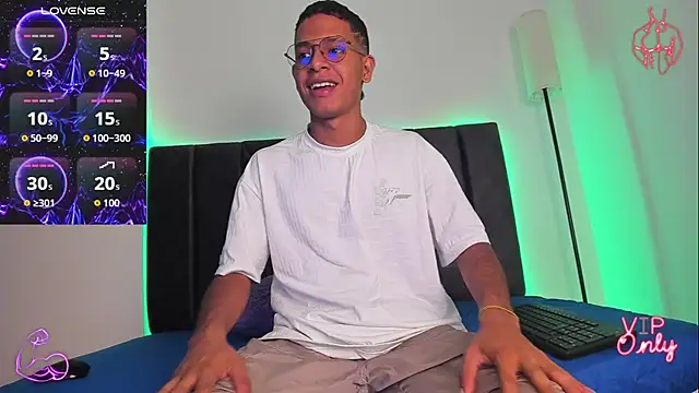 Snapshot of StellayDrake chatting on 02-15-26, 01:43 StellayDrake online show from 02-15-26, 01:43