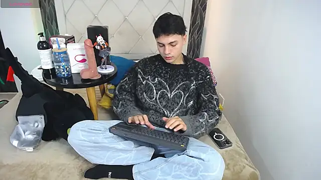 Samu Hott online show from 03-25-26, 08:30