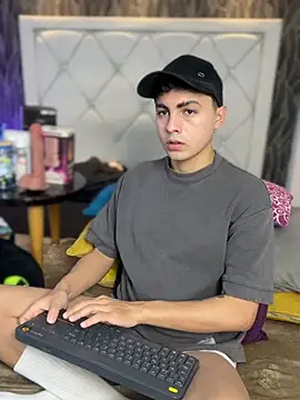 Samu Hott online show from 02-12-26, 08:19