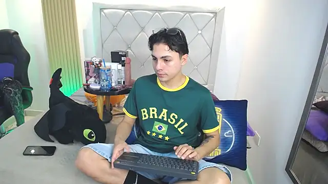Samu Hott online show from 05-04-26, 09:17