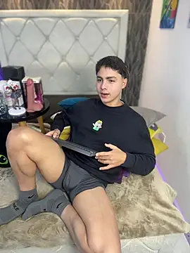 Samu Hott online show from 02-03-26, 08:36