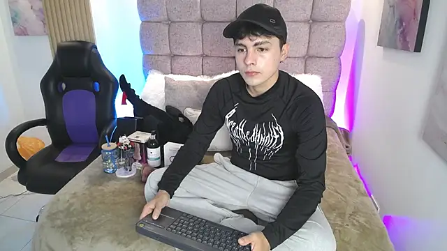 Samu Hott online show from 05-15-26, 08:07