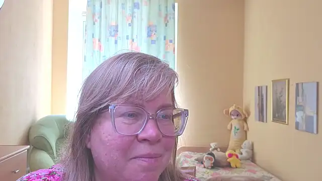 Snapshot of Emma_Eclipsee chatting on 05-16-26, 10:47 Emma Eclipsee online show from 05-16-26, 10:47