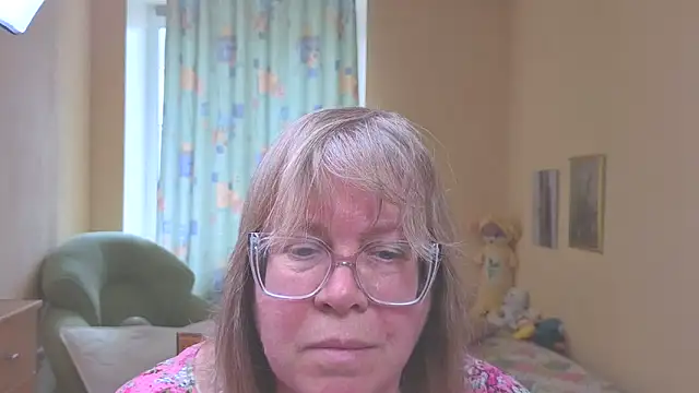 Snapshot of Emma_Eclipsee chatting on 05-17-26, 11:32 Emma Eclipsee online show from 05-17-26, 11:32
