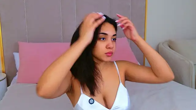 Luna Cortier online show from 05-17-26, 05:18
