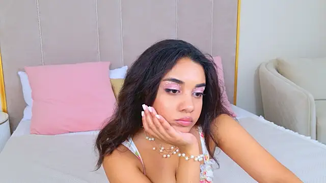 Luna Cortier online show from 05-15-26, 09:51