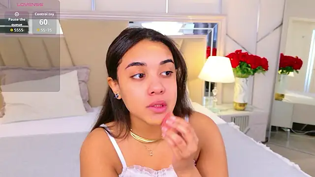 Luna Cortier online show from 03-11-26, 05:56