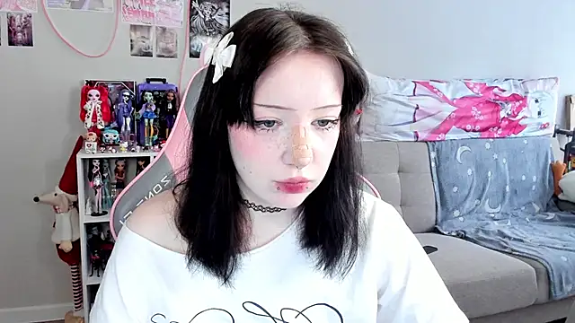 Snapshot of MollysLand chatting on 04-17-26, 09:56 MollysLand online show from 04-17-26, 09:56