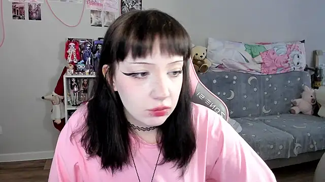 Snapshot of MollysLand chatting on 06-01-26, 10:04 MollysLand online show from 06-01-26, 10:04