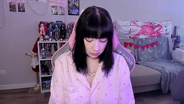 Snapshot of MollysLand chatting on 02-24-26, 07:42 MollysLand online show from 02-24-26, 07:42