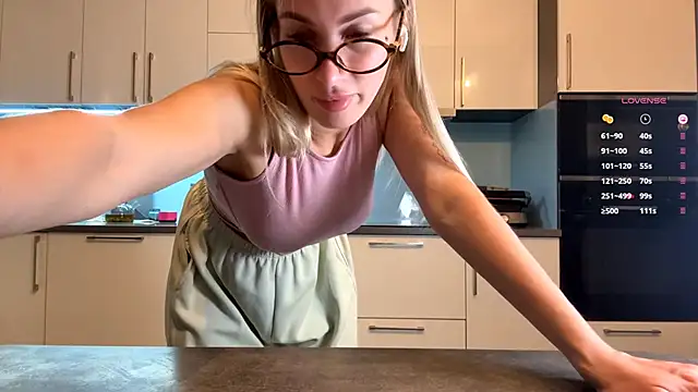 Snapshot of SoftnessMila chatting on 05-20-26, 04:15 SoftnessMila online show from 05-20-26, 04:15