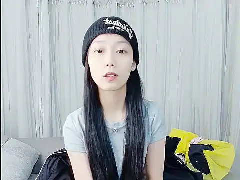 Snapshot of HUIZI8 chatting on 02-02-26, 12:48 HUIZI8 online show from 02-02-26, 12:48