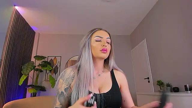 Snapshot of MissObsidian chatting on 02-24-26, 10:21 MissObsidian online show from 02-24-26, 10:21