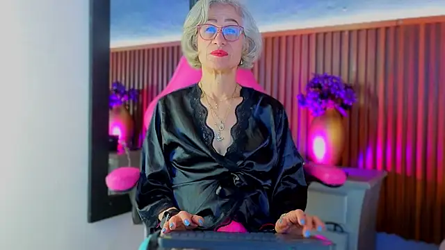 miss monserrate01 online show from 04-13-26, 01:48