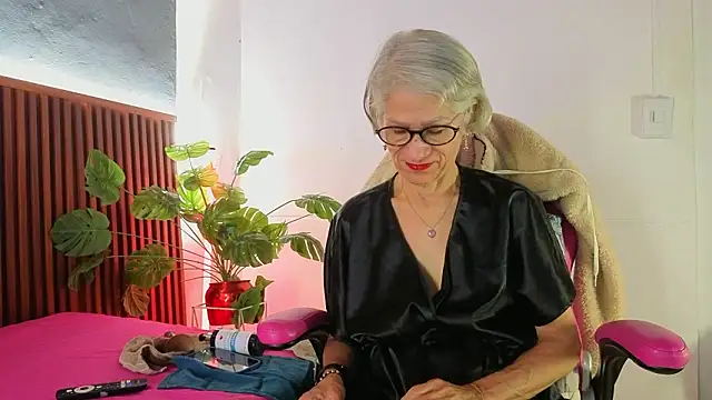 miss monserrate01 online show from 02-12-26, 01:11