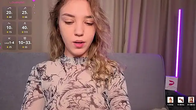 alice charm  online show from 04-25-26, 03:53