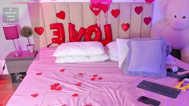 Snapshot of AmberRaiden chatting on 02-15-26, 03:40 AmberRaiden online show from 02-15-26, 03:40