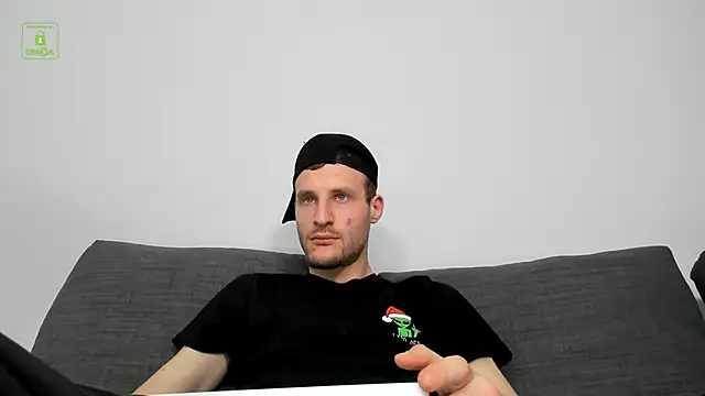 Snapshot of Deymond_Russo chatting on 02-15-26, 06:07 Deymond Russo online show from 02-15-26, 06:07