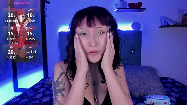 Snapshot of Gemma_honey chatting on 06-18-26, 02:11 Gemma honey online show from 06-18-26, 02:11