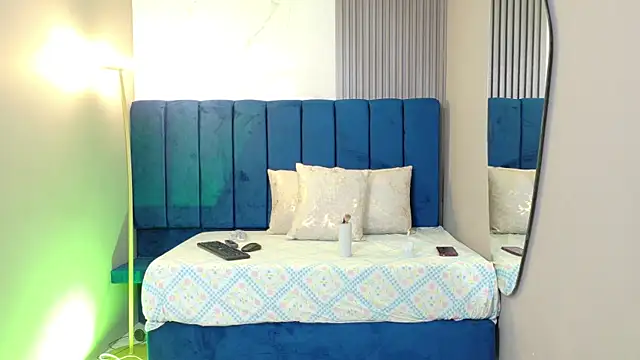 Snapshot of rouxinferno_cr chatting on 02-12-26, 04:23 rouxinferno cr online show from 02-12-26, 04:23