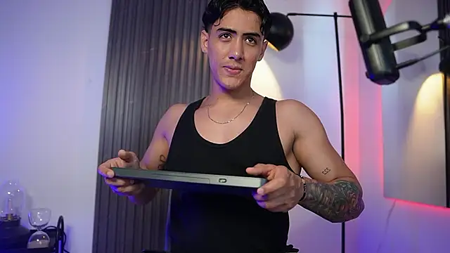 TaylerCross  online show from 02-07-26, 07:11