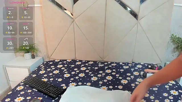 Leah-Moon online show from 03-19-26, 06:13