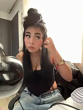 Snapshot of Sara_Fernandez_ chatting on 02-13-26, 02:28 Sara Fernandez online show from 02-13-26, 02:28