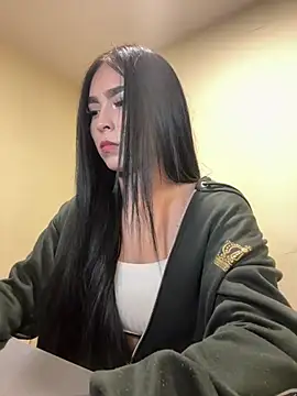 Sara Fernandez  online show from 04-07-26, 01:57