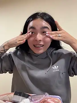 Sara Fernandez  online show from 03-25-26, 02:16