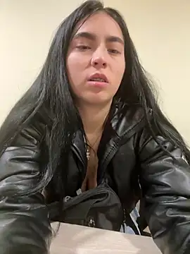 Sara Fernandez  online show from 03-04-26, 01:19