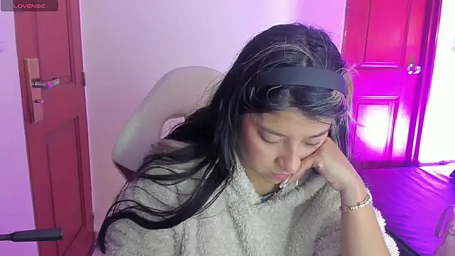 Dahiana Dmour  online show from 06-04-26, 12:43