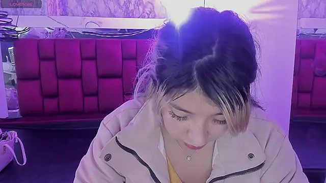 Dahiana Dmour  online show from 05-11-26, 01:01