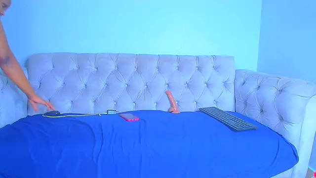 CreamyCurves online show from 05-12-26, 06:47