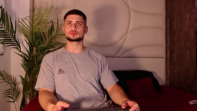 valenssio moretti online show from 03-18-26, 03:42