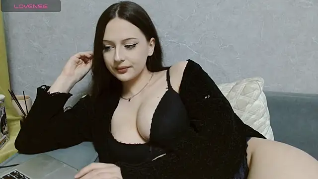 Snapshot of NancyMur chatting on 05-15-26, 04:05 NancyMur online show from 05-15-26, 04:05