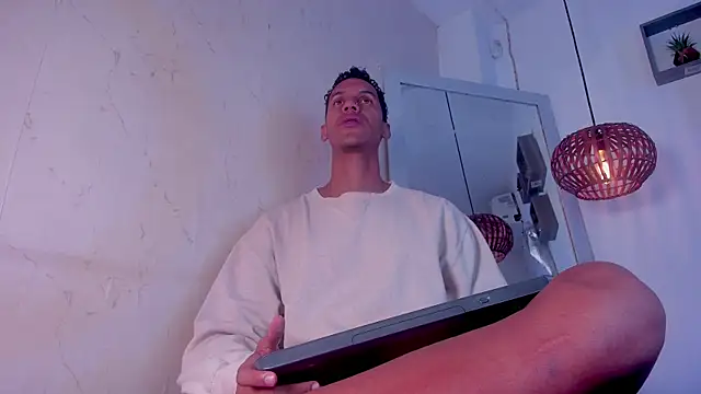 Snapshot of Royland_Vega chatting on 02-26-26, 11:43 Royland Vega online show from 02-26-26, 11:43