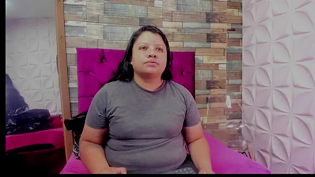 Snapshot of Carolina-Lenon chatting on 02-10-26, 06:29 Carolina-Lenon online show from 02-10-26, 06:29