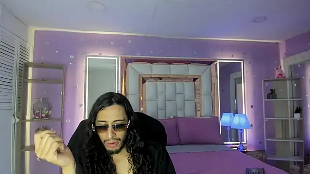 Snapshot of Goldentemptation_ chatting on 07-10-26, 08:20 Goldentemptation online show from 07-10-26, 08:20