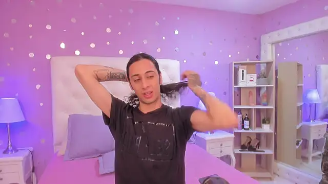 Snapshot of Goldentemptation_ chatting on 03-01-26, 01:44 Goldentemptation online show from 03-01-26, 01:44