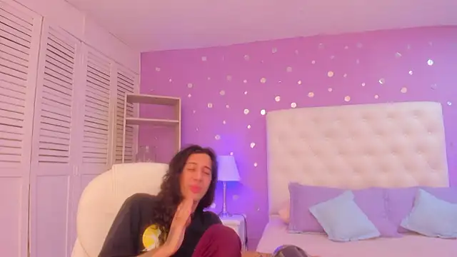 Snapshot of Goldentemptation_ chatting on 02-28-26, 07:46 Goldentemptation online show from 02-28-26, 07:46