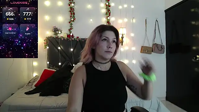 Snapshot of Sharma_Amayra chatting on 02-10-26, 07:35 Sharma Amayra online show from 02-10-26, 07:35