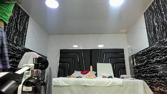 Ladyy Scarlett online show from 06-25-26, 05:05