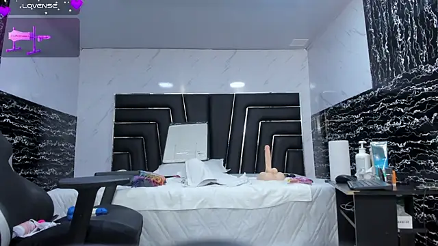 Ladyy Scarlett online show from 05-09-26, 02:42