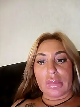 MiaMooly online show from 10-13-25, 04:08