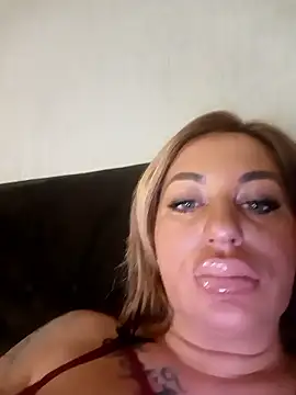 Snapshot of MiaMooly chatting on 01-18-26, 09:29 MiaMooly online show from 01-18-26, 09:29